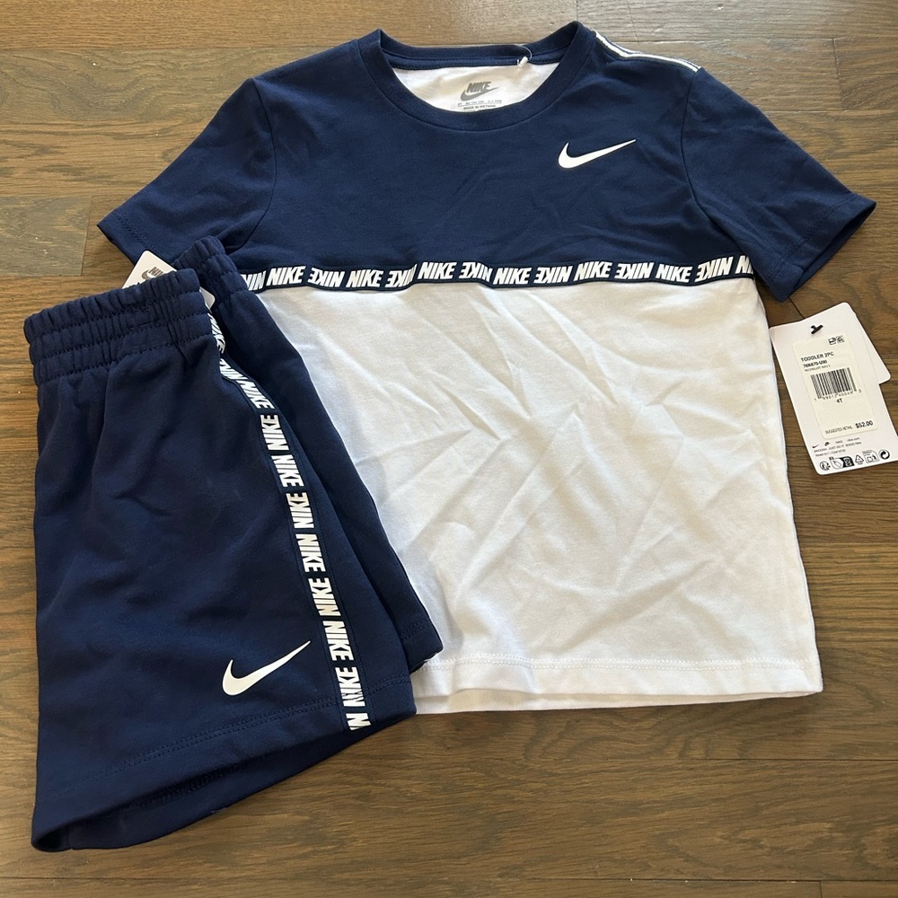 NWT Nike Toddler Set size 4T